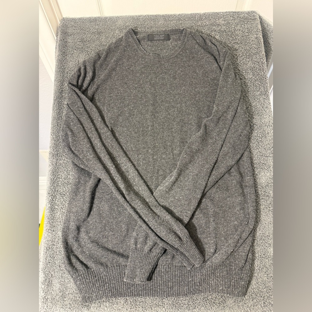 Zara Men's Classic Sport Charcoal Gray Sweater